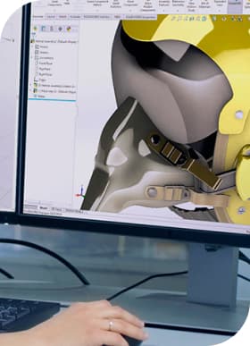 Спеціаліст створює 3Д модель